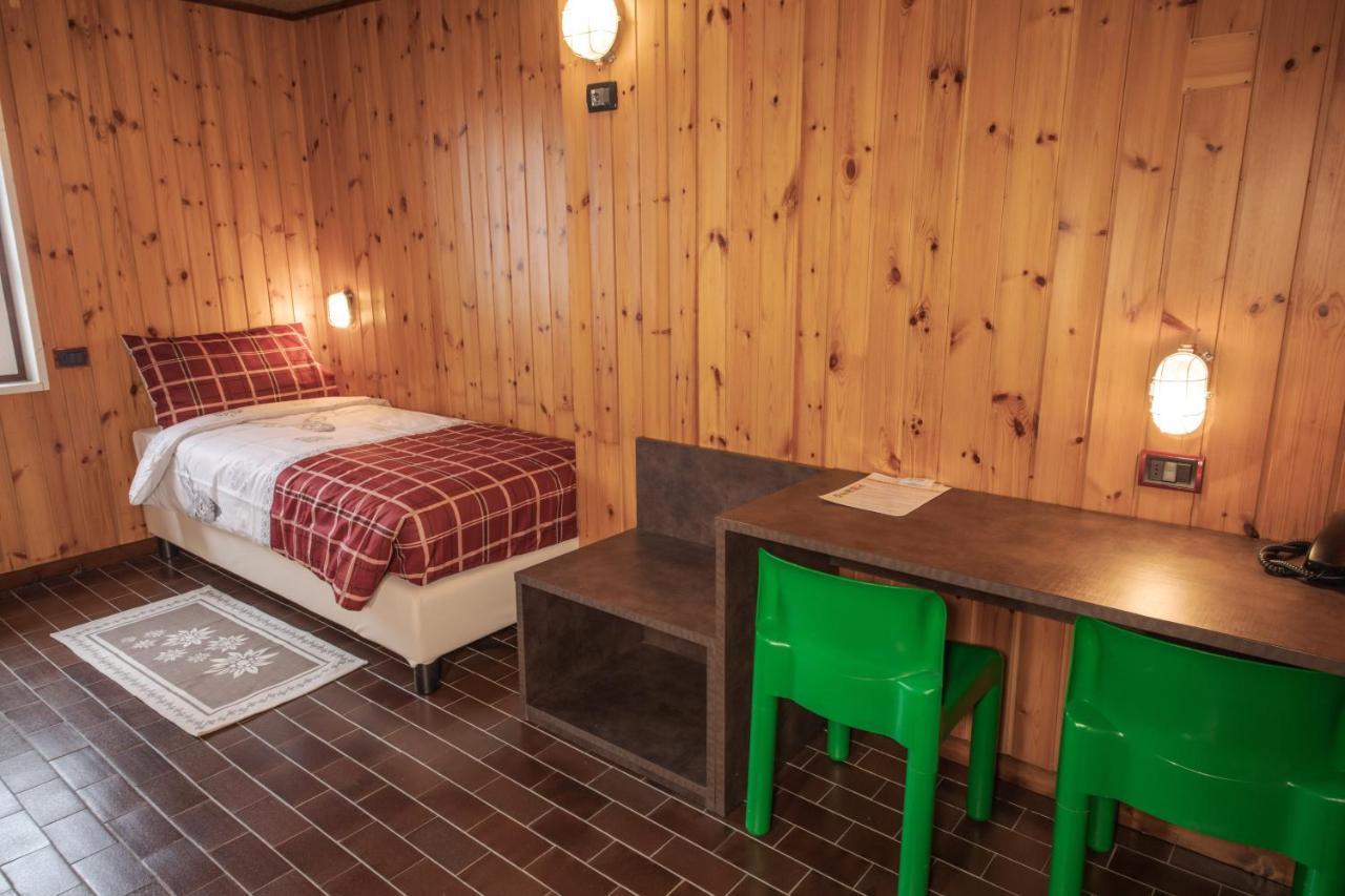 Albergo Quarto Pirovano Passo Stelvio Exteriör bild