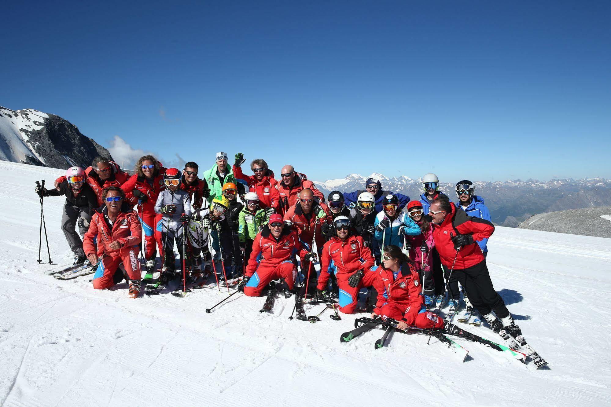 Albergo Quarto Pirovano Passo Stelvio Exteriör bild