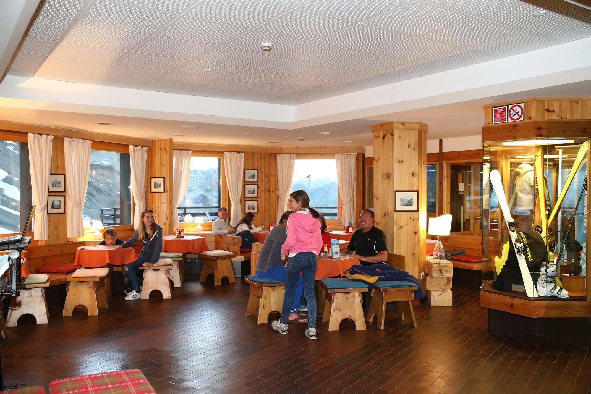 Albergo Quarto Pirovano Passo Stelvio Exteriör bild